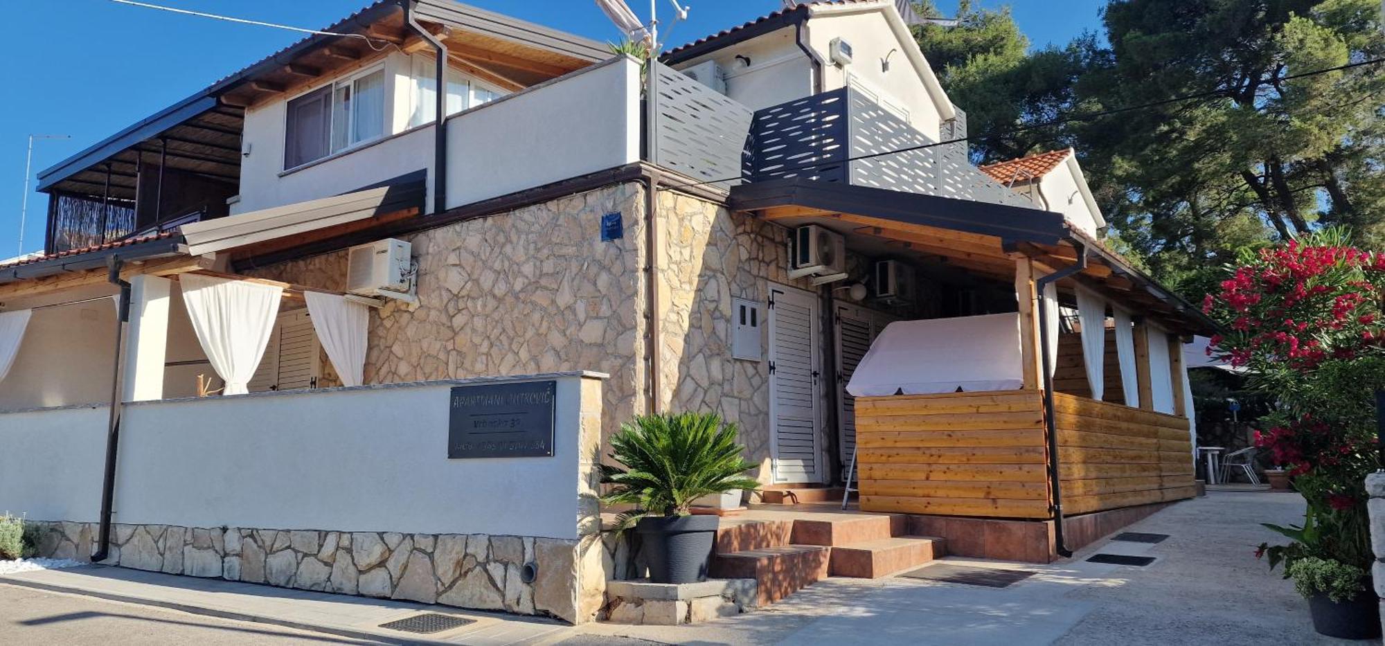 Dutkovic Apartment Vrboska